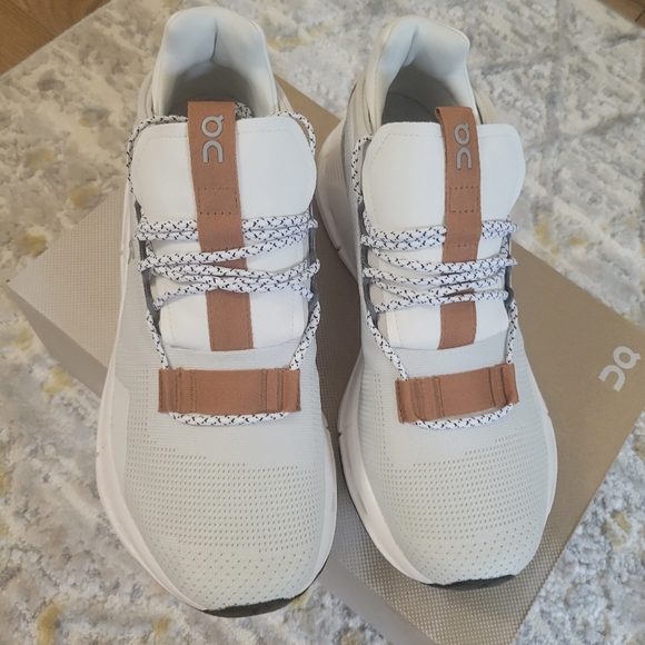 ON Running Cloudnova Women Shoes Size 6 White Pearl - Picture 2 of 12